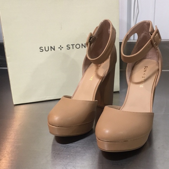 New WB Woman’s Sun + Stone High Heel - Picture 2 of 5